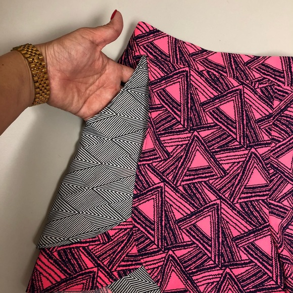 Geometric Shape Shorts - Picture 4 of 7